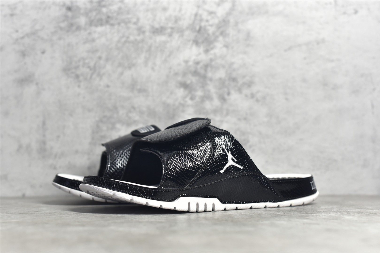 Nike Air Jordan 11 Slippers