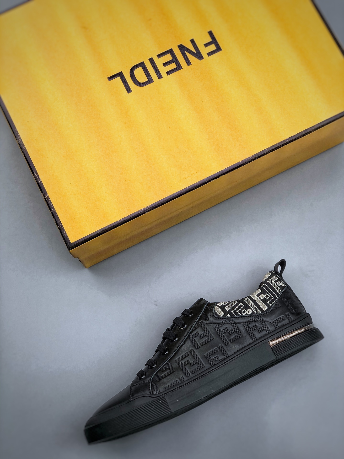 Men F*endi Top Sneaker ( )