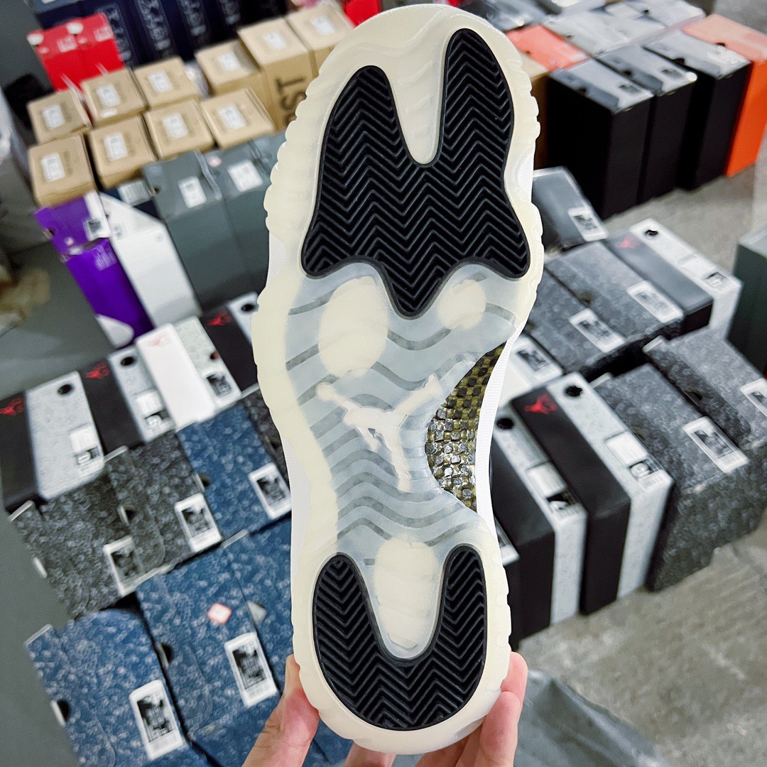 NIKE Air Jordan 11（）