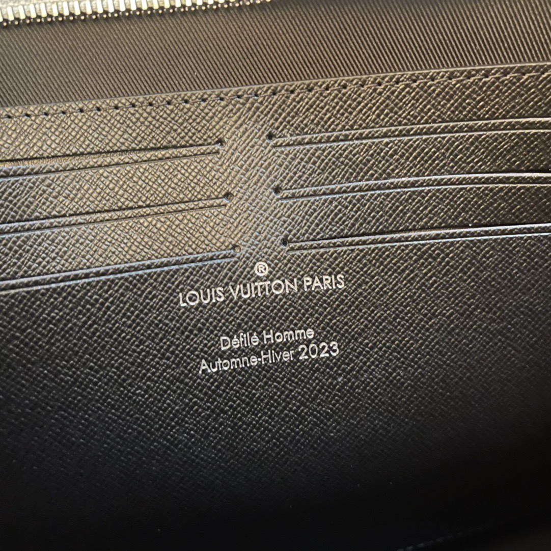 L*ouis V*uitton Top Bag
