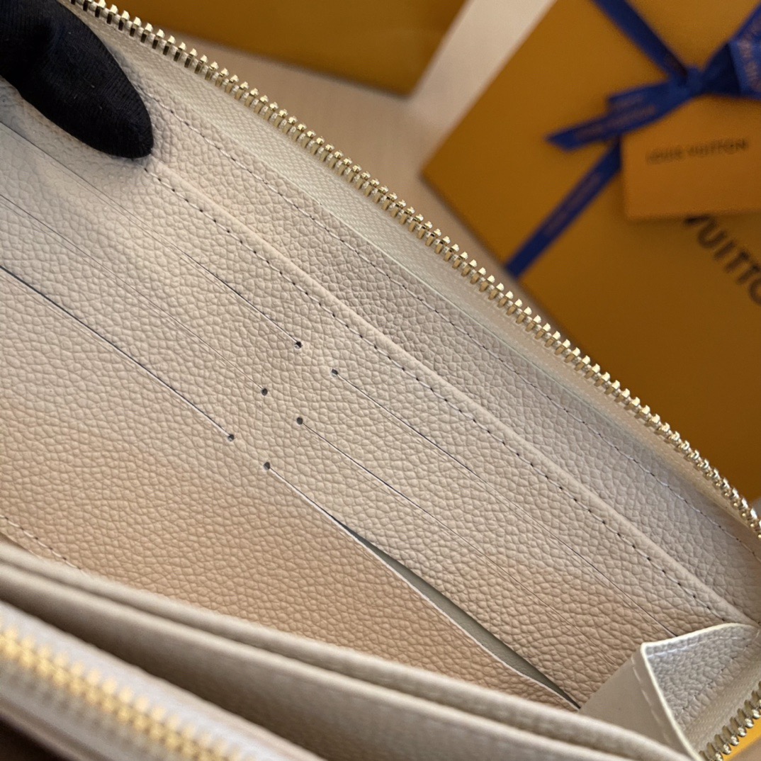 L*ouis V*uitton Top Bag