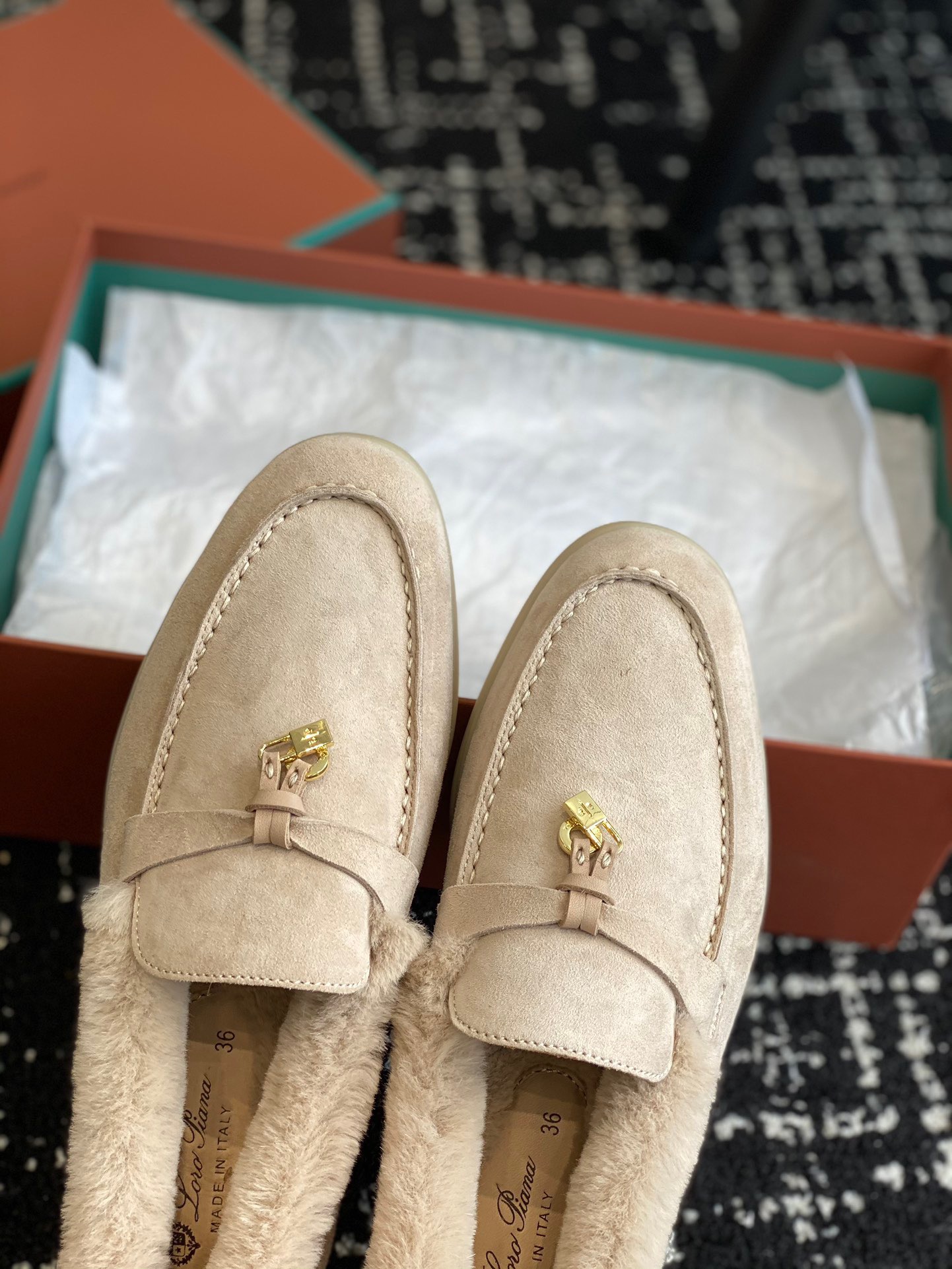 Women L*oro P*iana Top Loafer ()