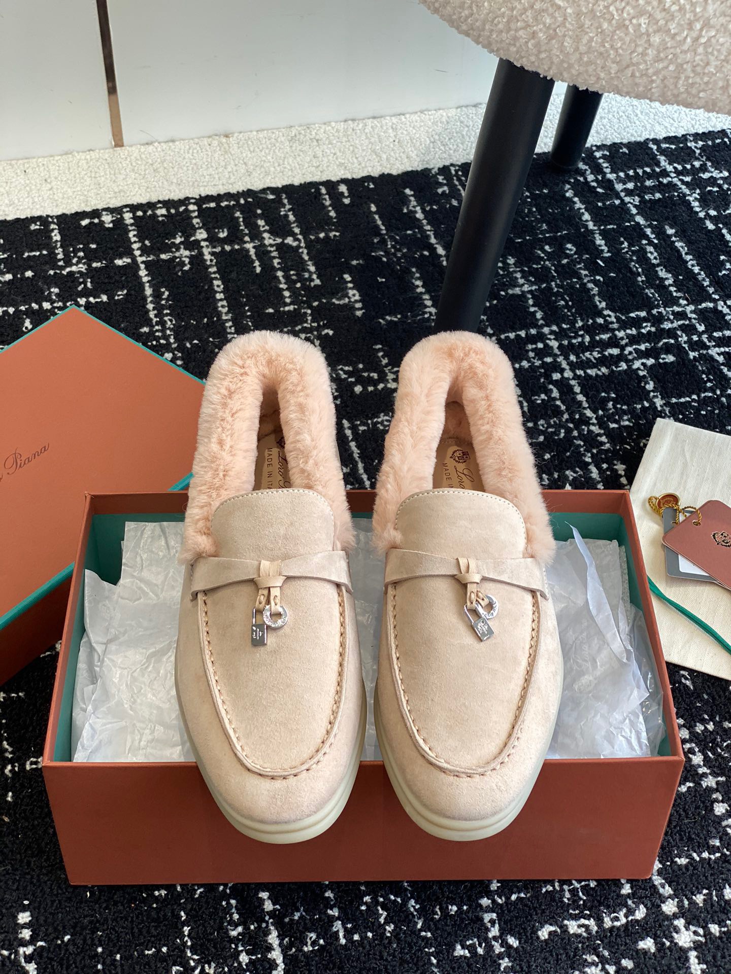 Women L*oro P*iana Top Loafer ()