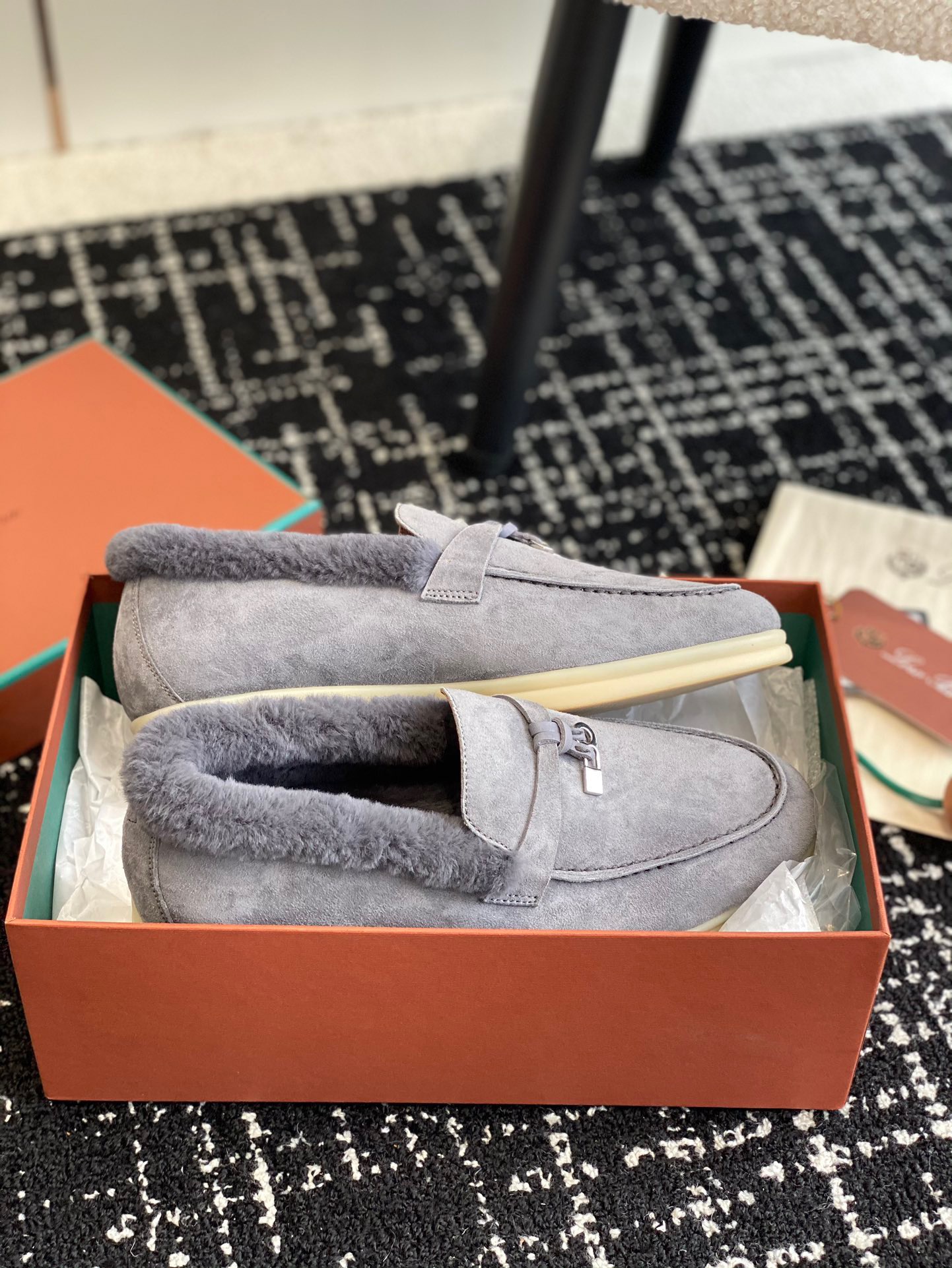 Women L*oro P*iana Top Loafer ()