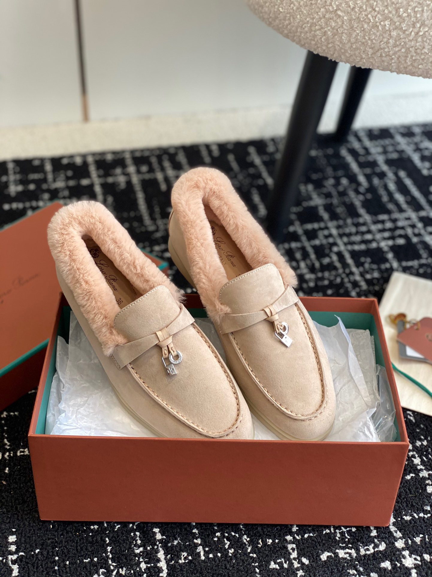 Women L*oro P*iana Top Loafer ()