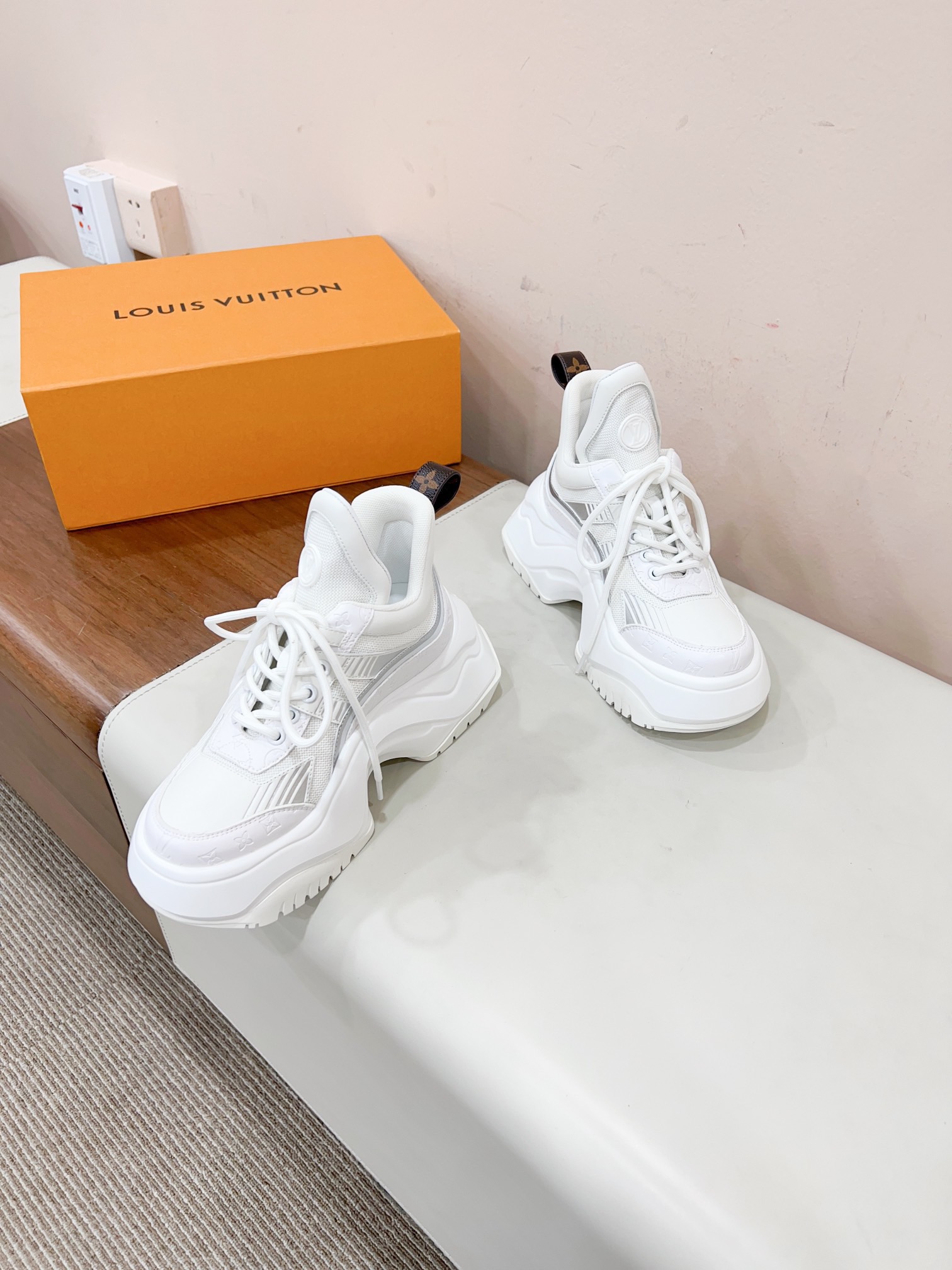 Women L*ouis V*uitton Top Sneaker