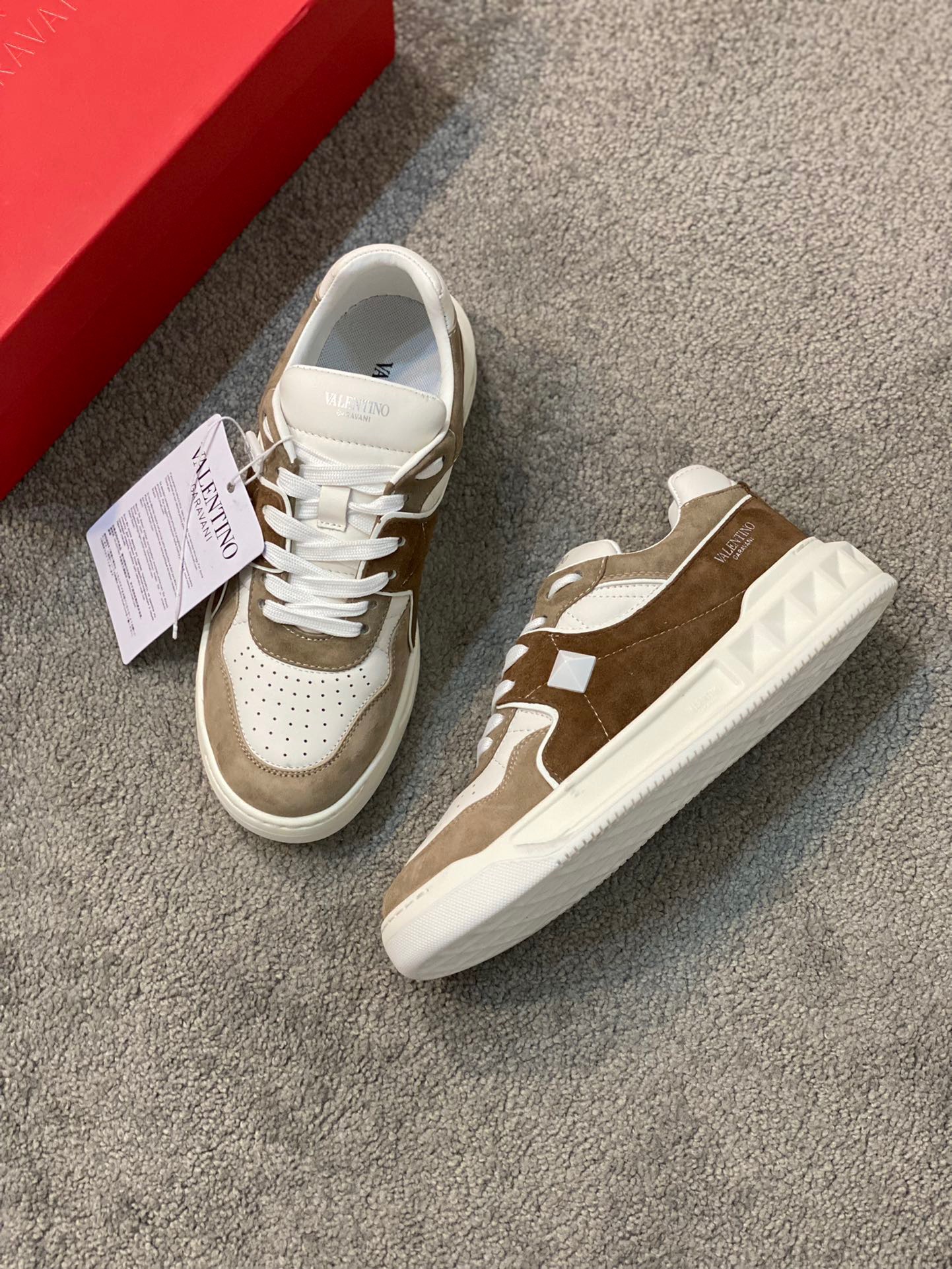 Men Women 𝑉*𝐴𝐿𝐸𝑁𝑇𝐼𝑁𝑂 Top Sneaker