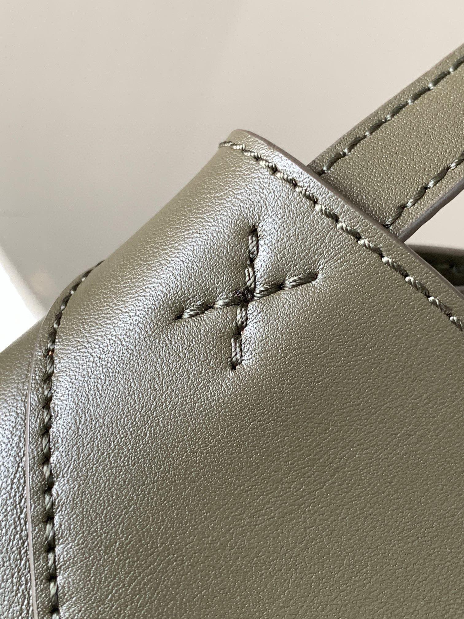 L*oewe Bag 9030 Top Quality