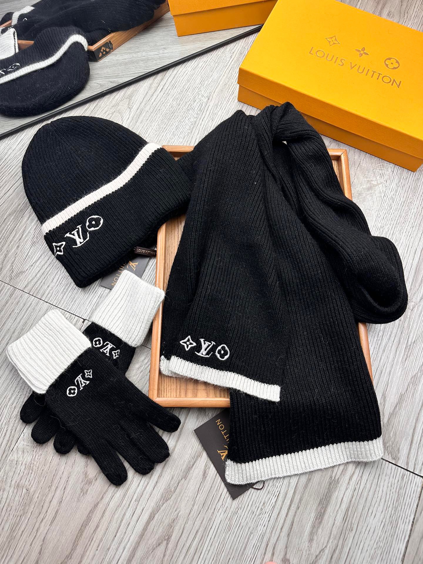 Women Men Hat+Gloves+The scarf L*V