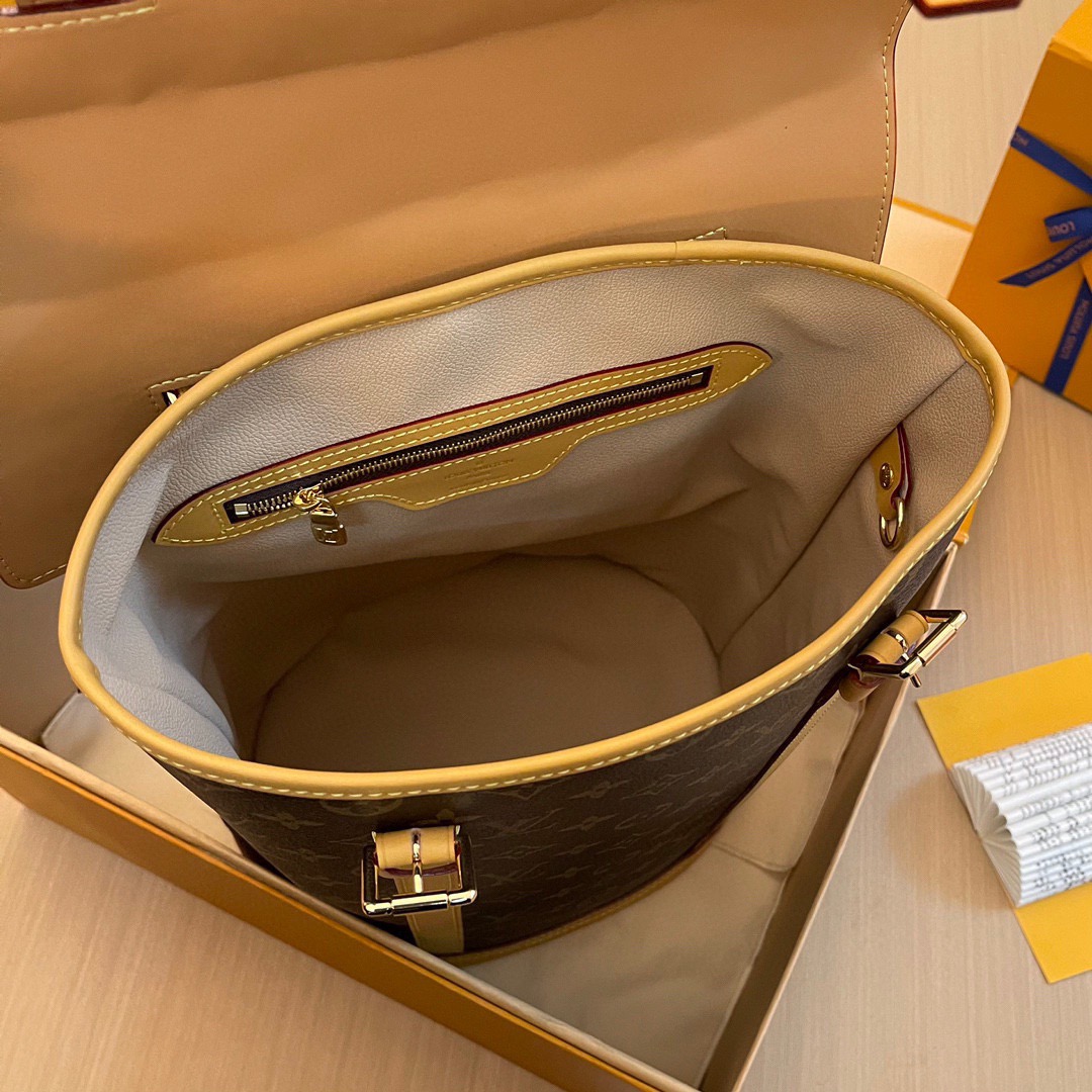 L*ouis V*uitton Top Bag