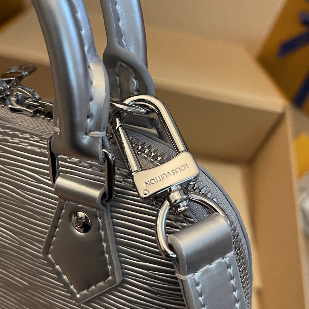 L*ouis V*uitton Top Bag