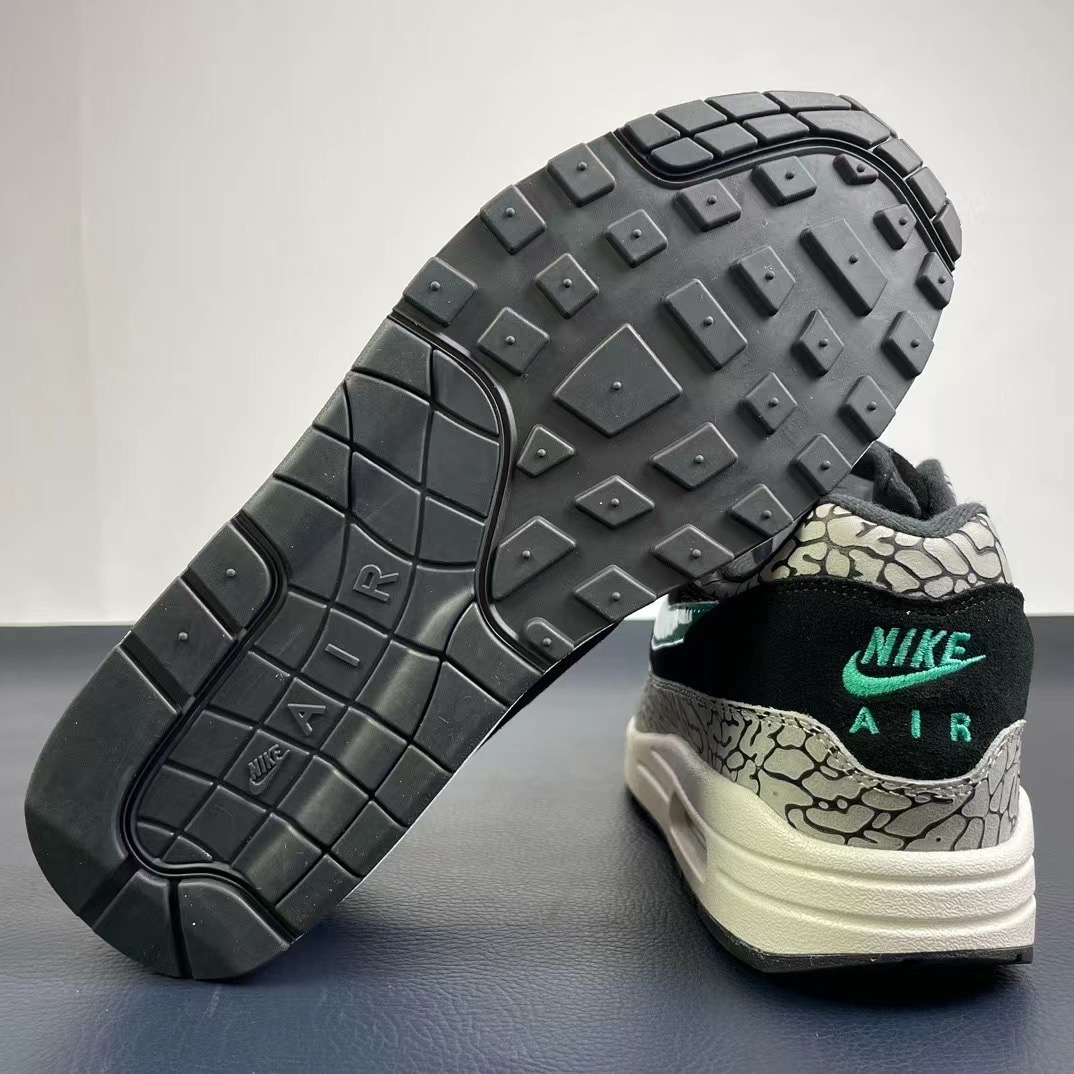 Nike Air Max+O WF ）