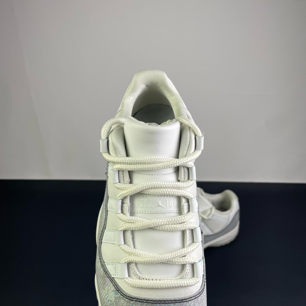 NIKE Air Jordan 11（）