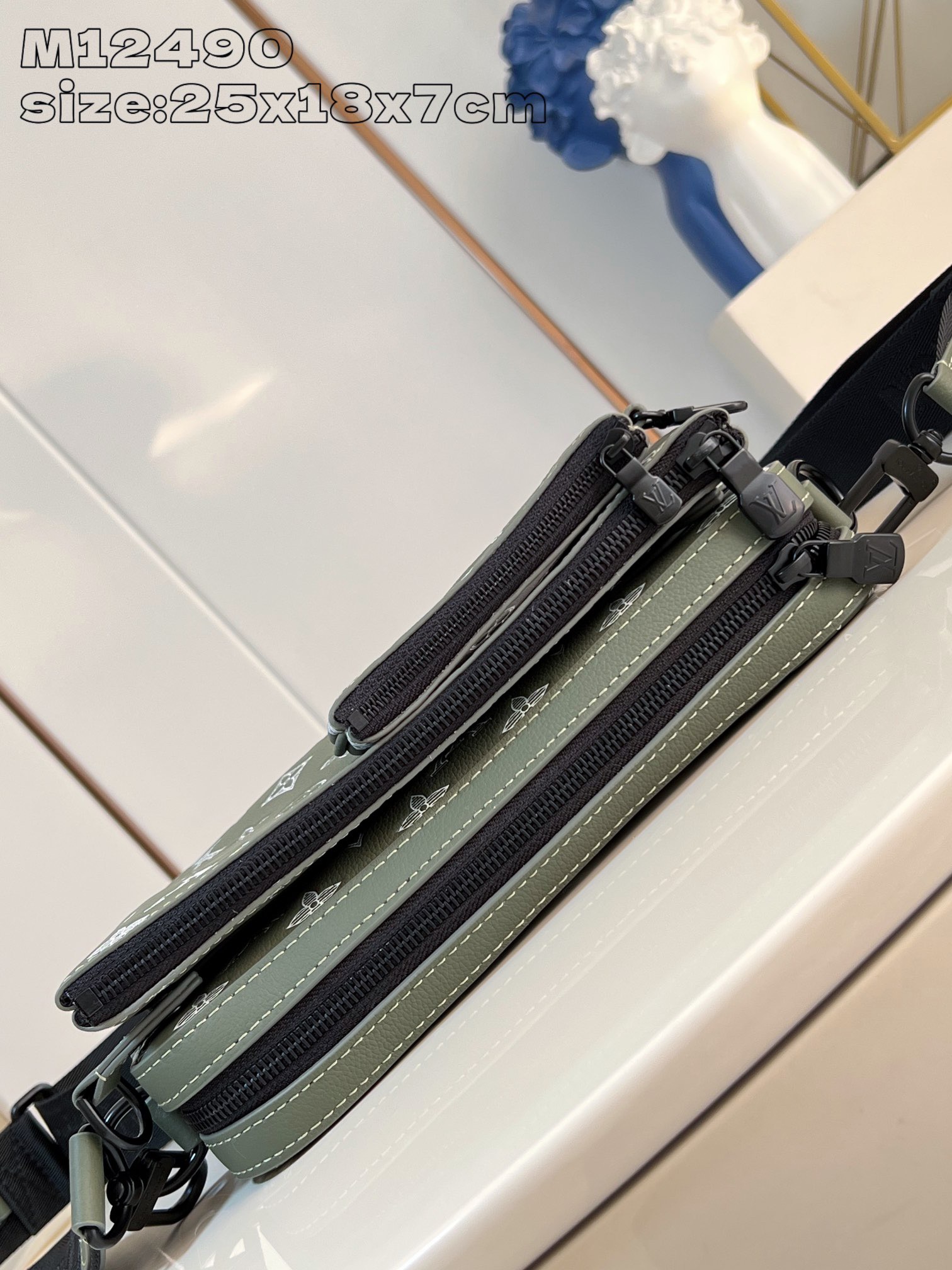 L*ouis V*uitton Top Bag