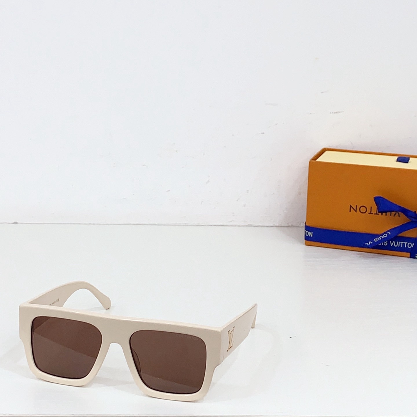 L*ouis V*uitton Glasses