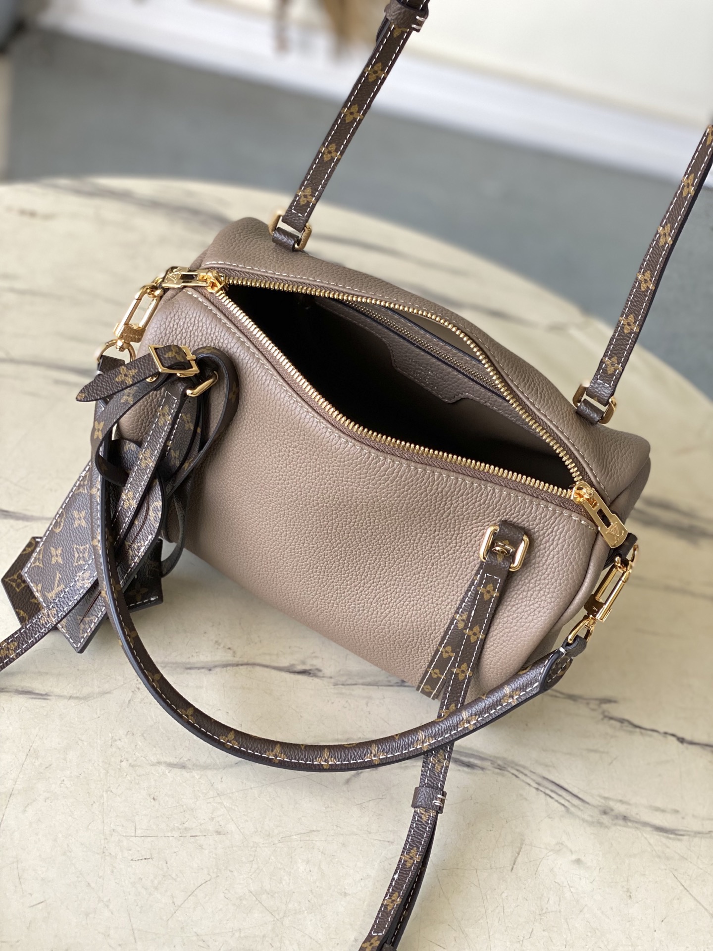 L*ouis V*uitton Top Bag