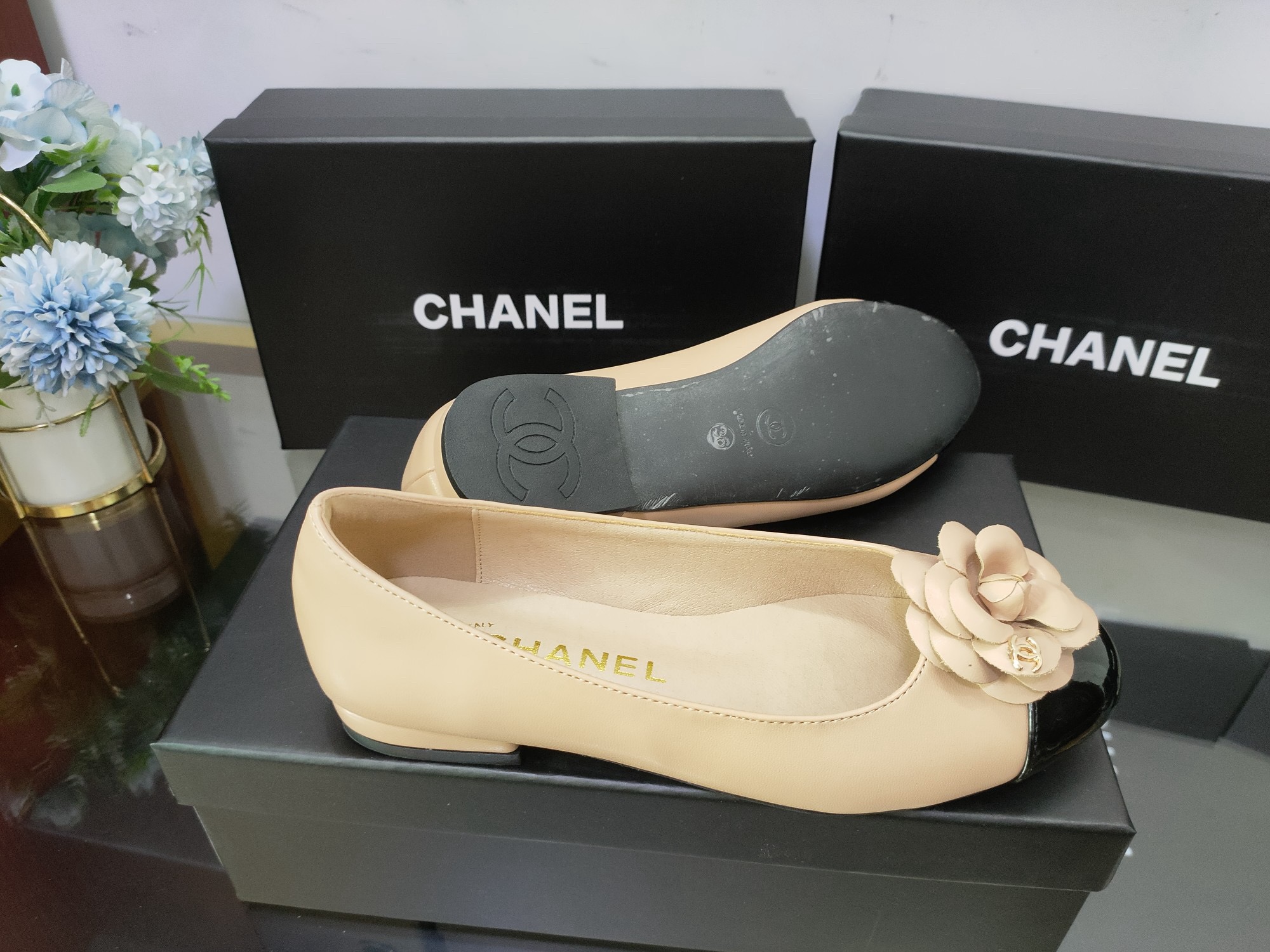 Women Top Quality C*hanel shoes