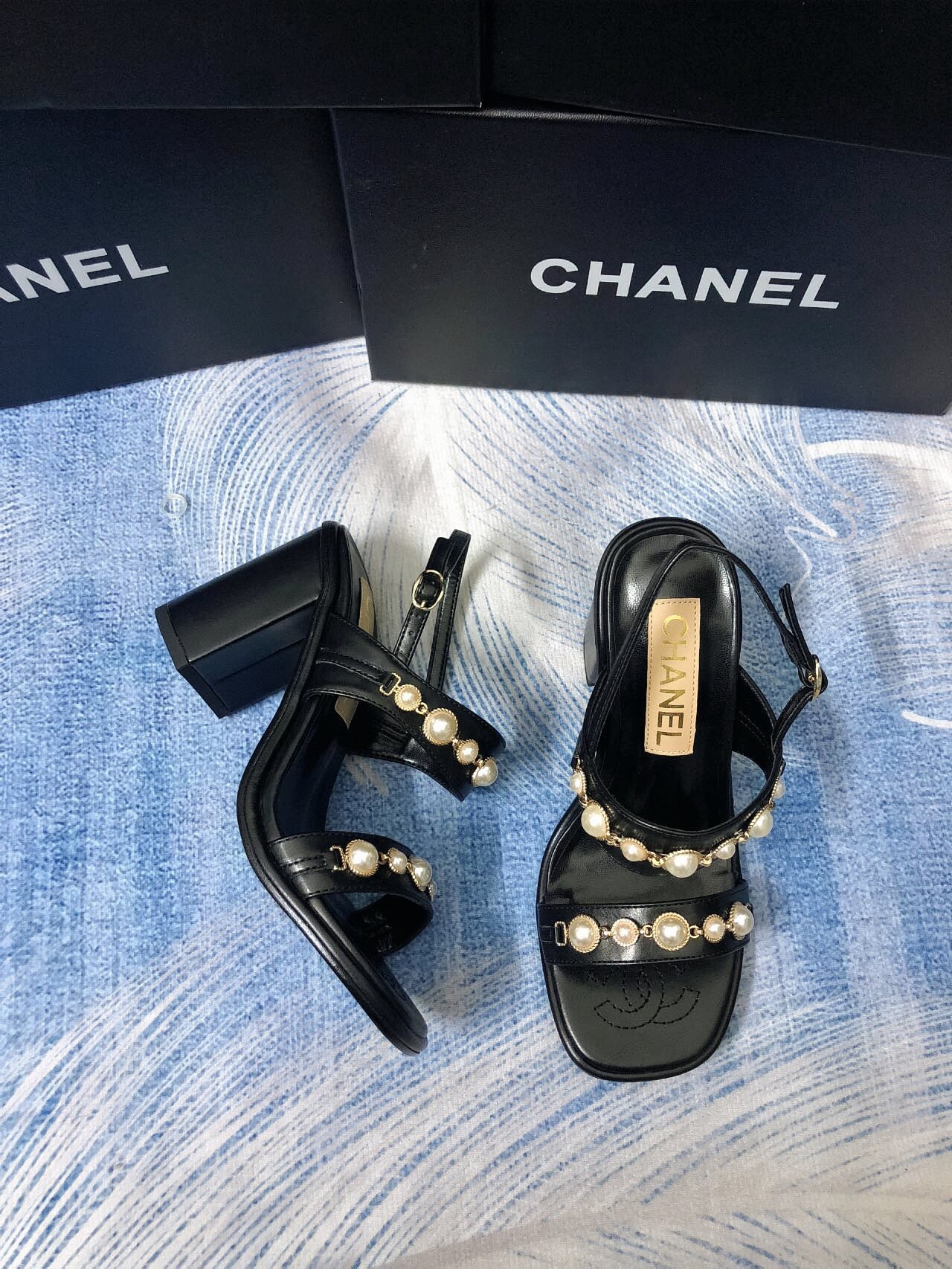 Women Top Quality C*hanel shoes