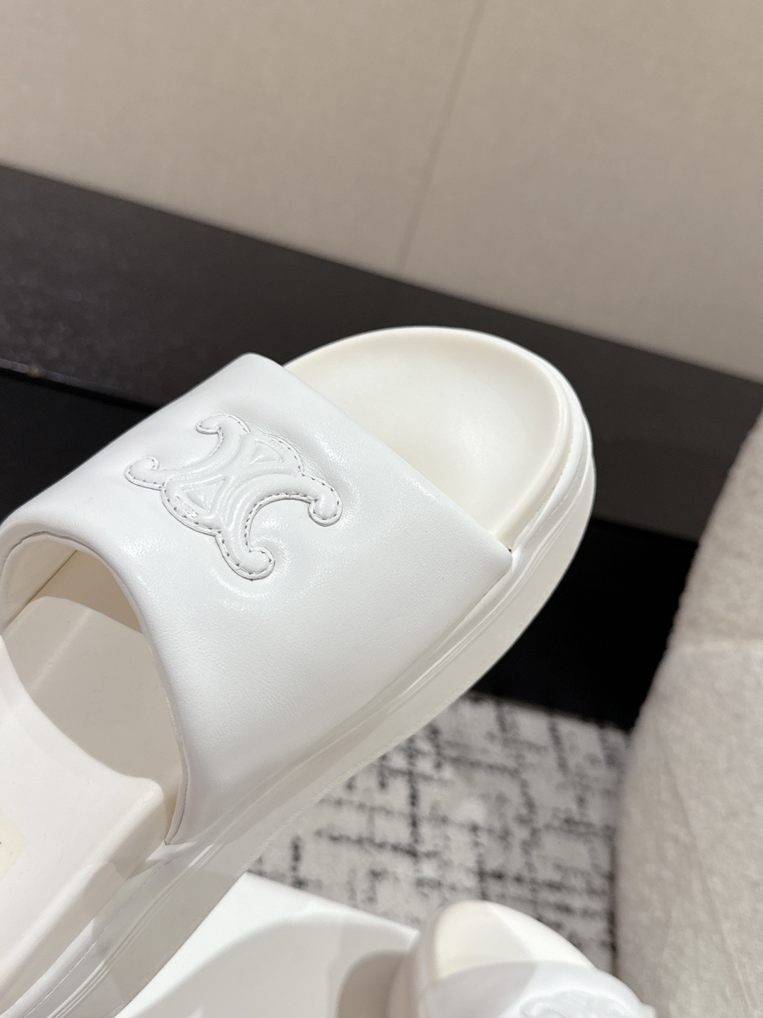 Women Top Quality C*eline shoes