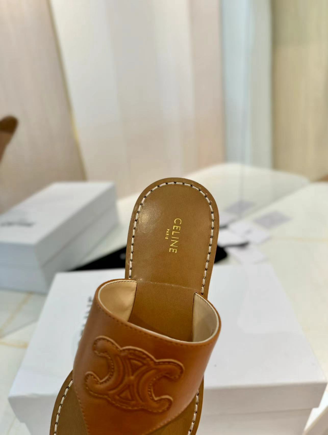 Women Top Quality C*eline shoes