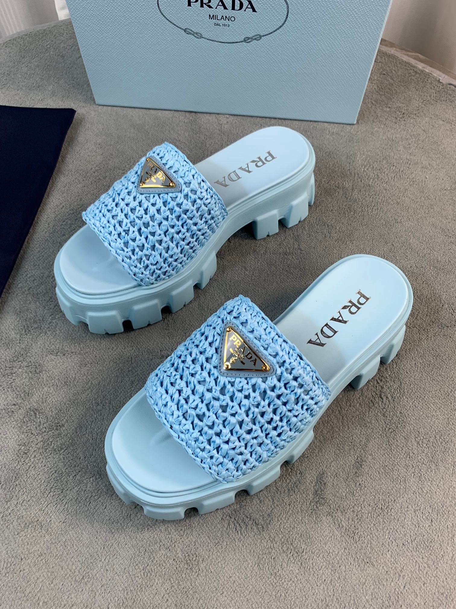 Women Top Quality P*rada shoes