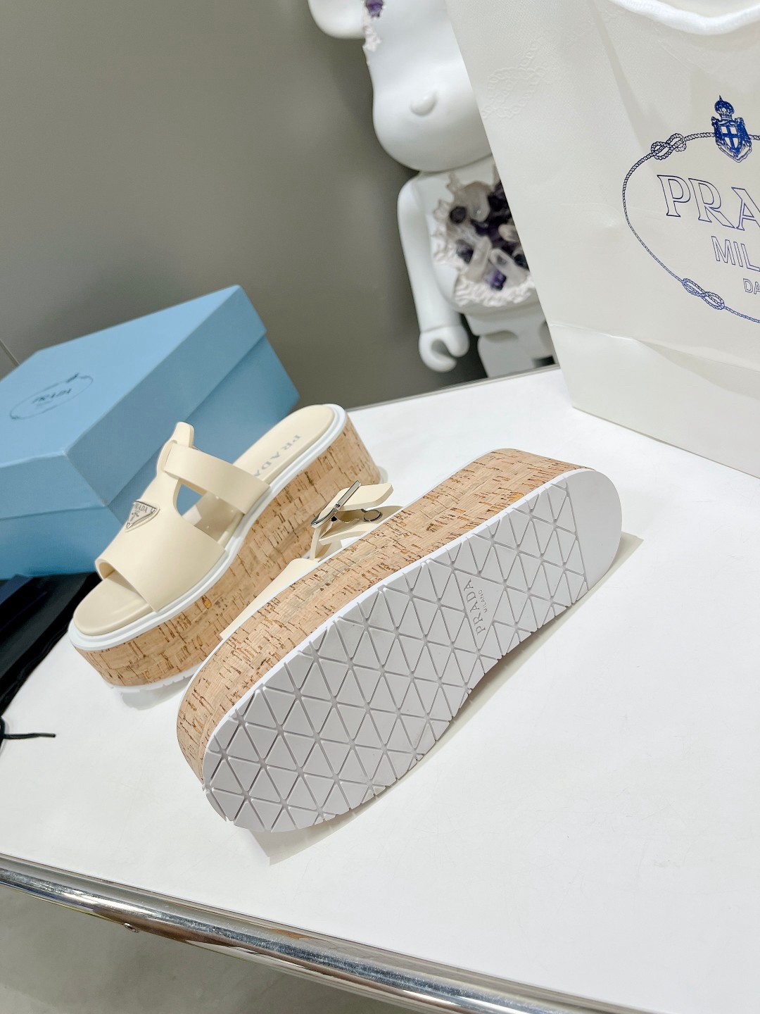 Women Top Quality P*rada shoes