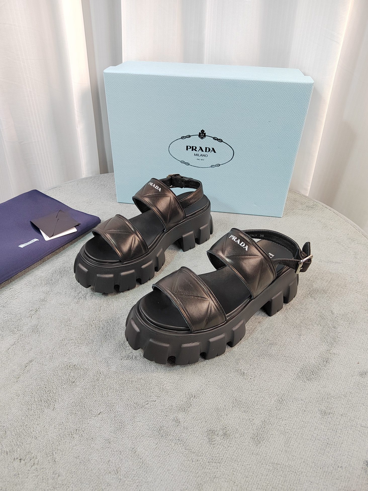 Women Top Quality P*rada shoes