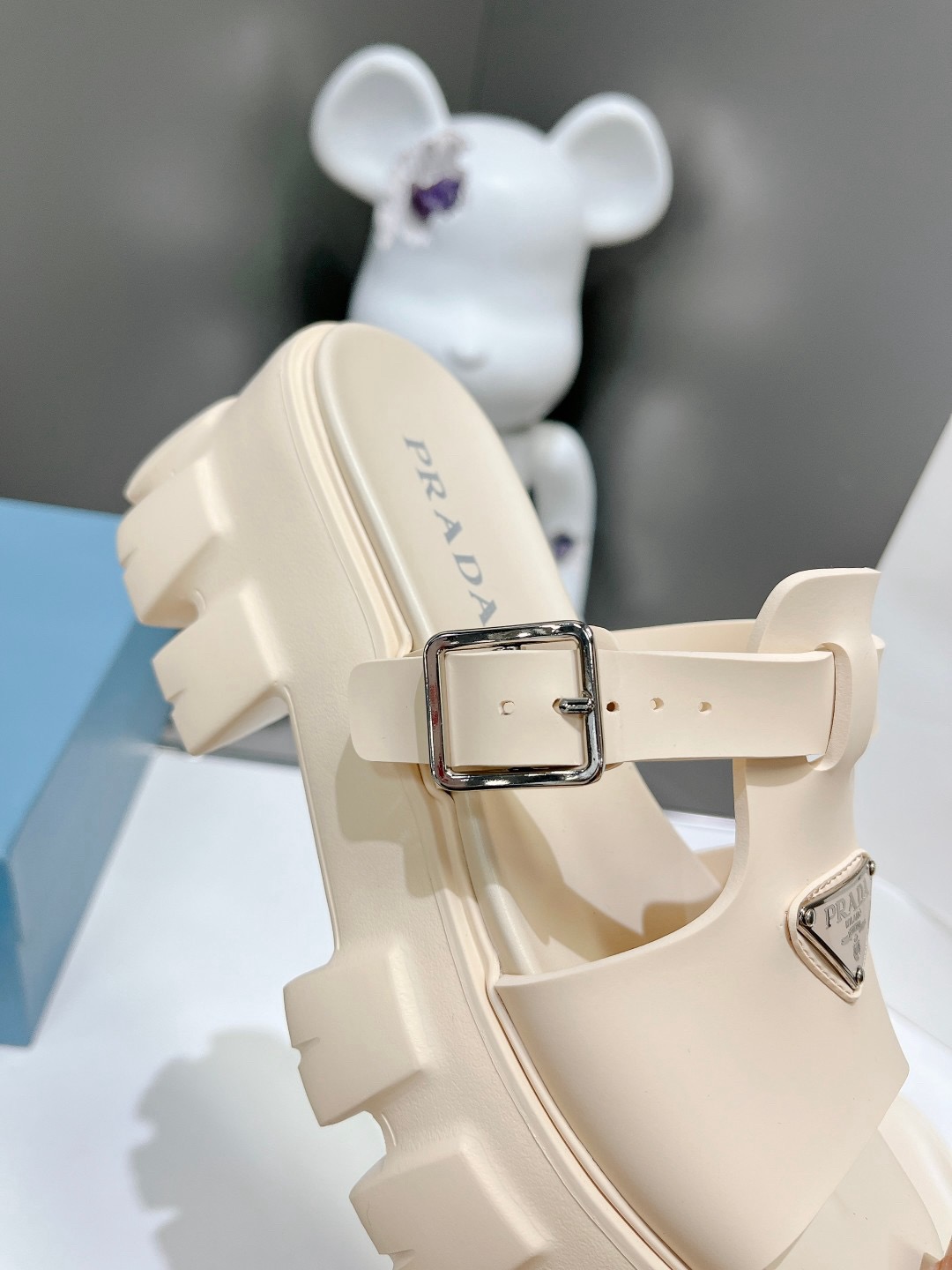 Women Top Quality P*rada shoes