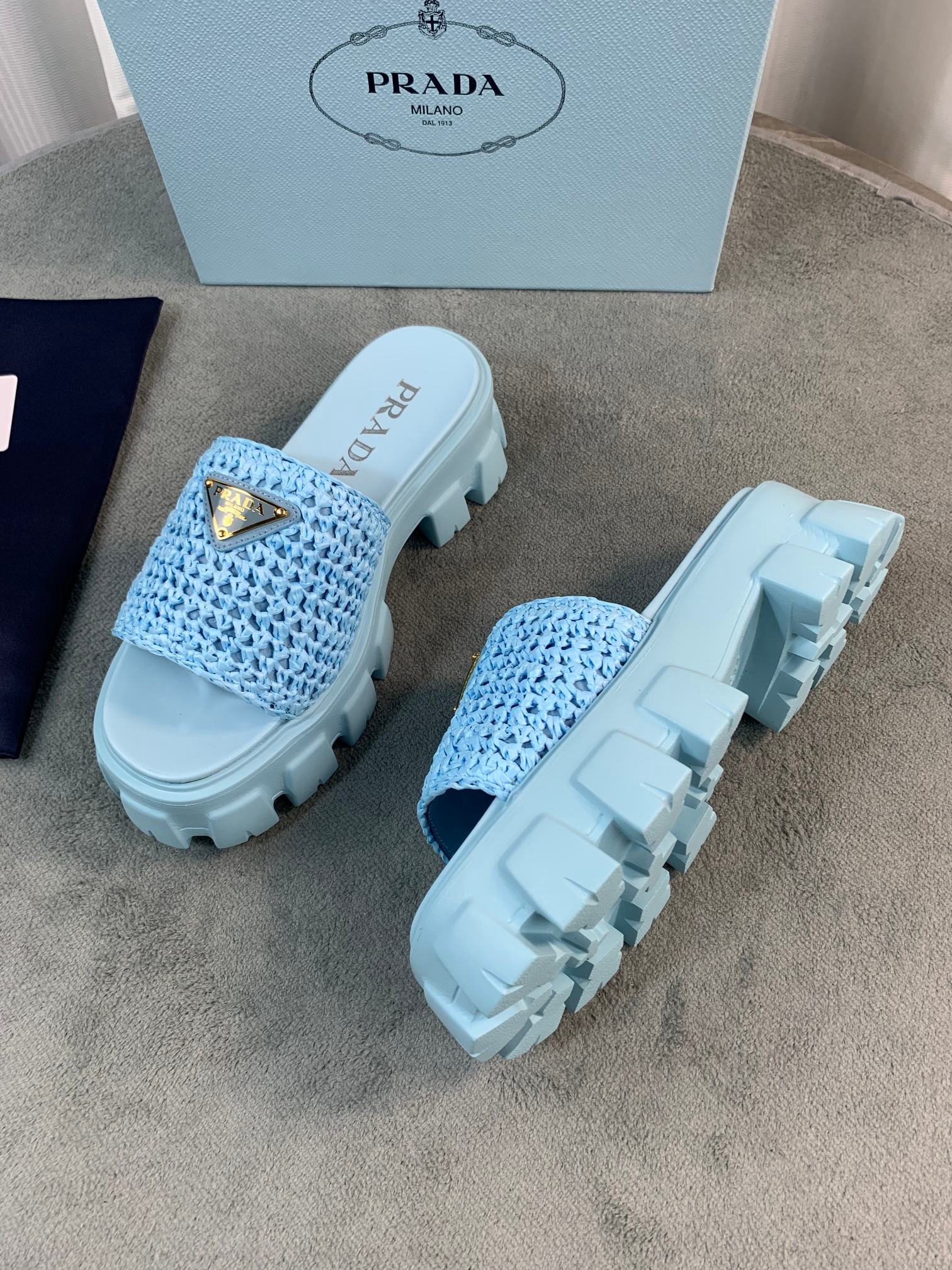 Women Top Quality P*rada shoes