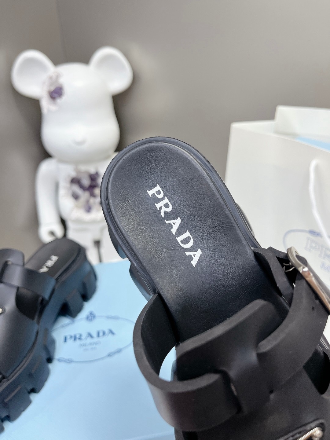 Women Top Quality P*rada shoes