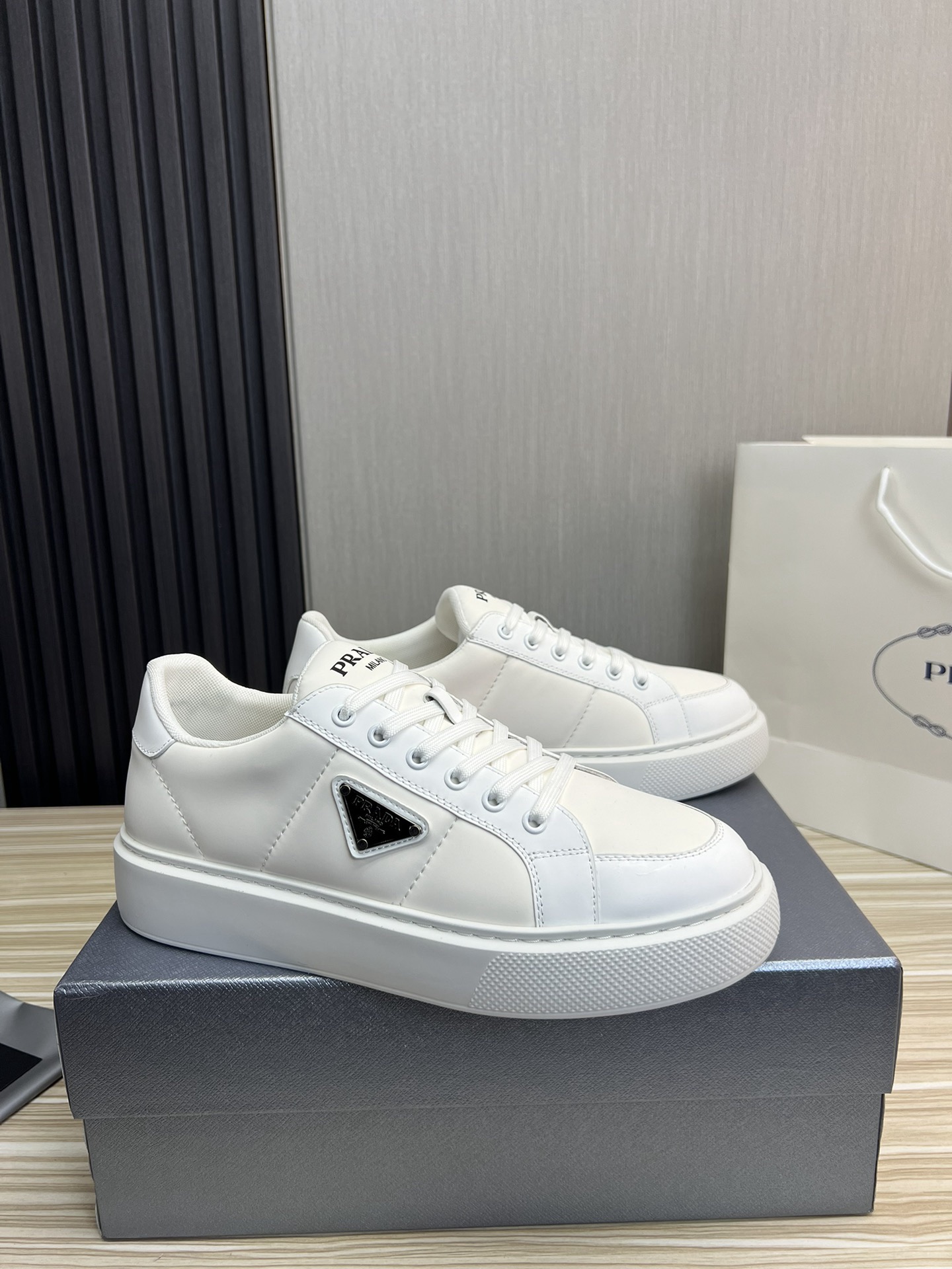 Women Men Top Quality P*rada shoes