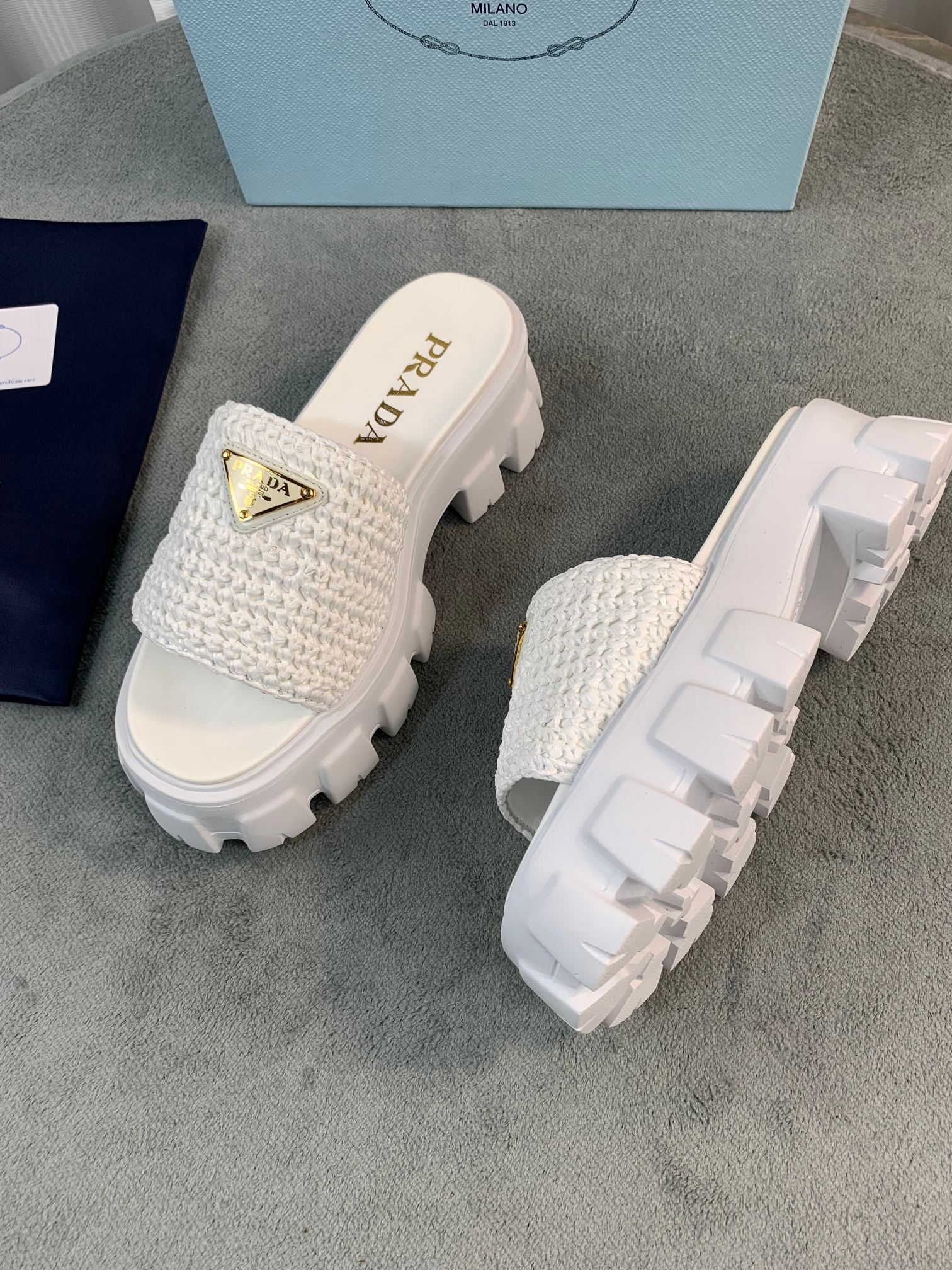 Women Top Quality P*rada shoes