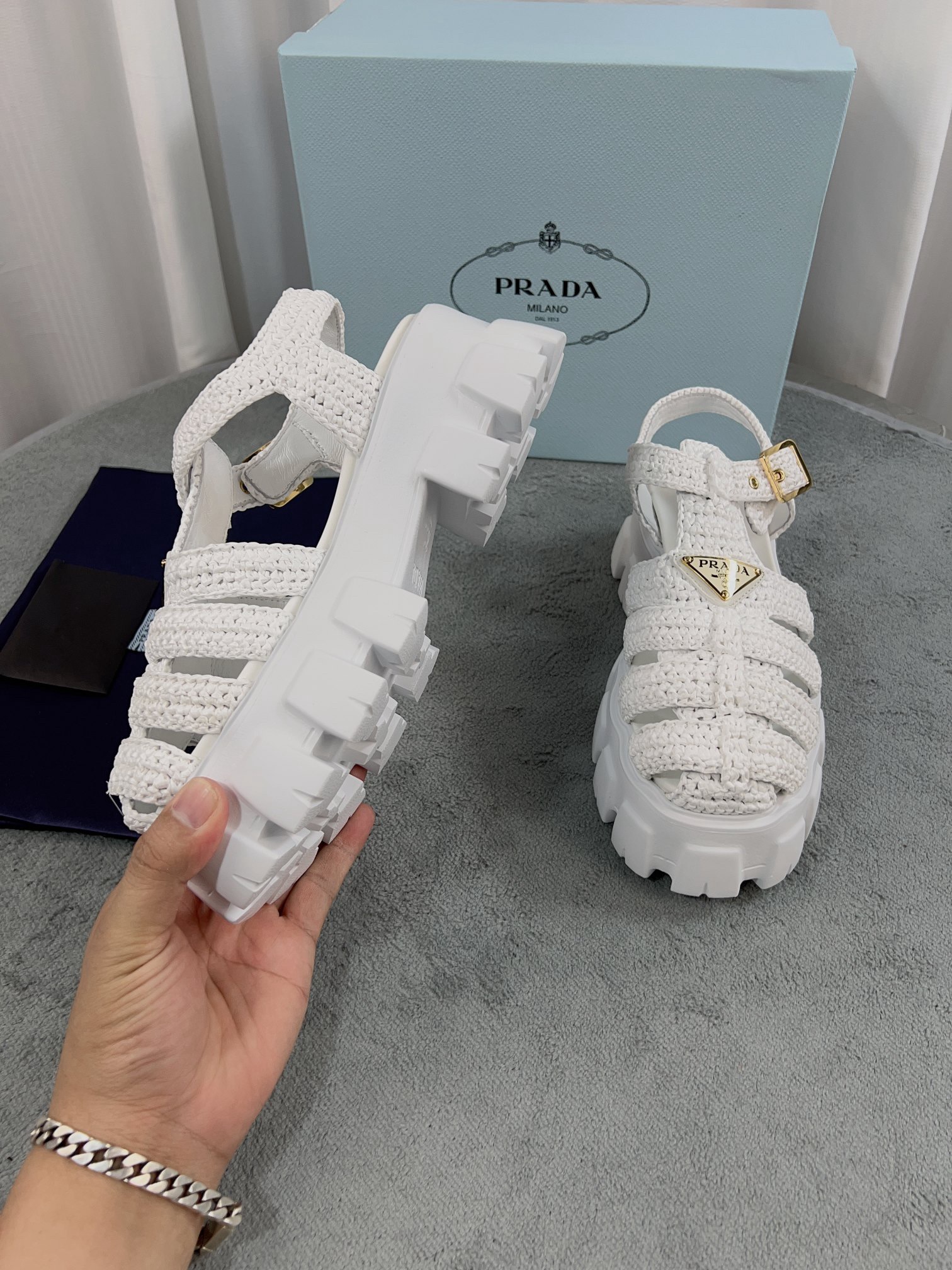 Women Top Quality P*rada shoes