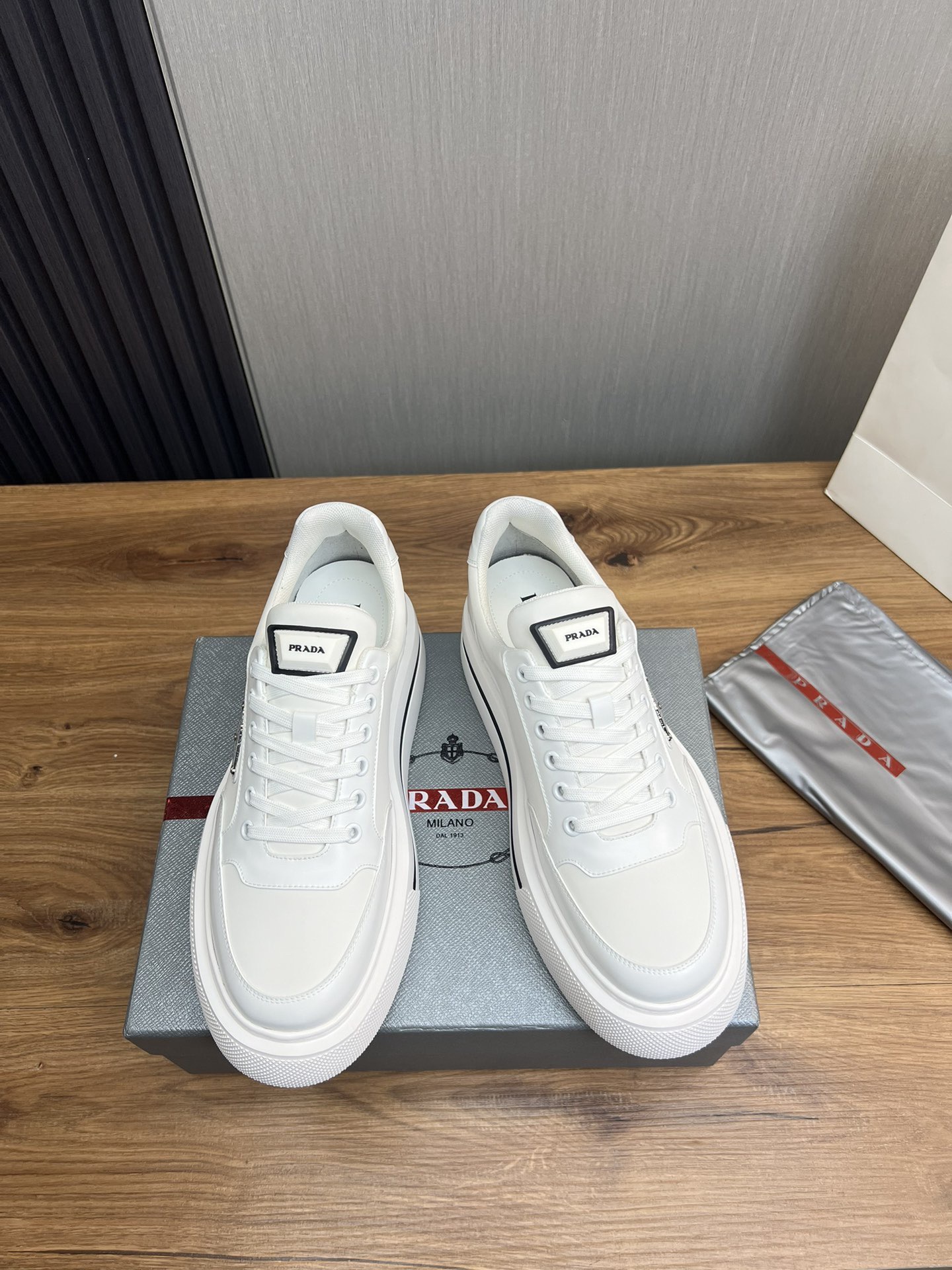 Women Men Top Quality P*rada shoes