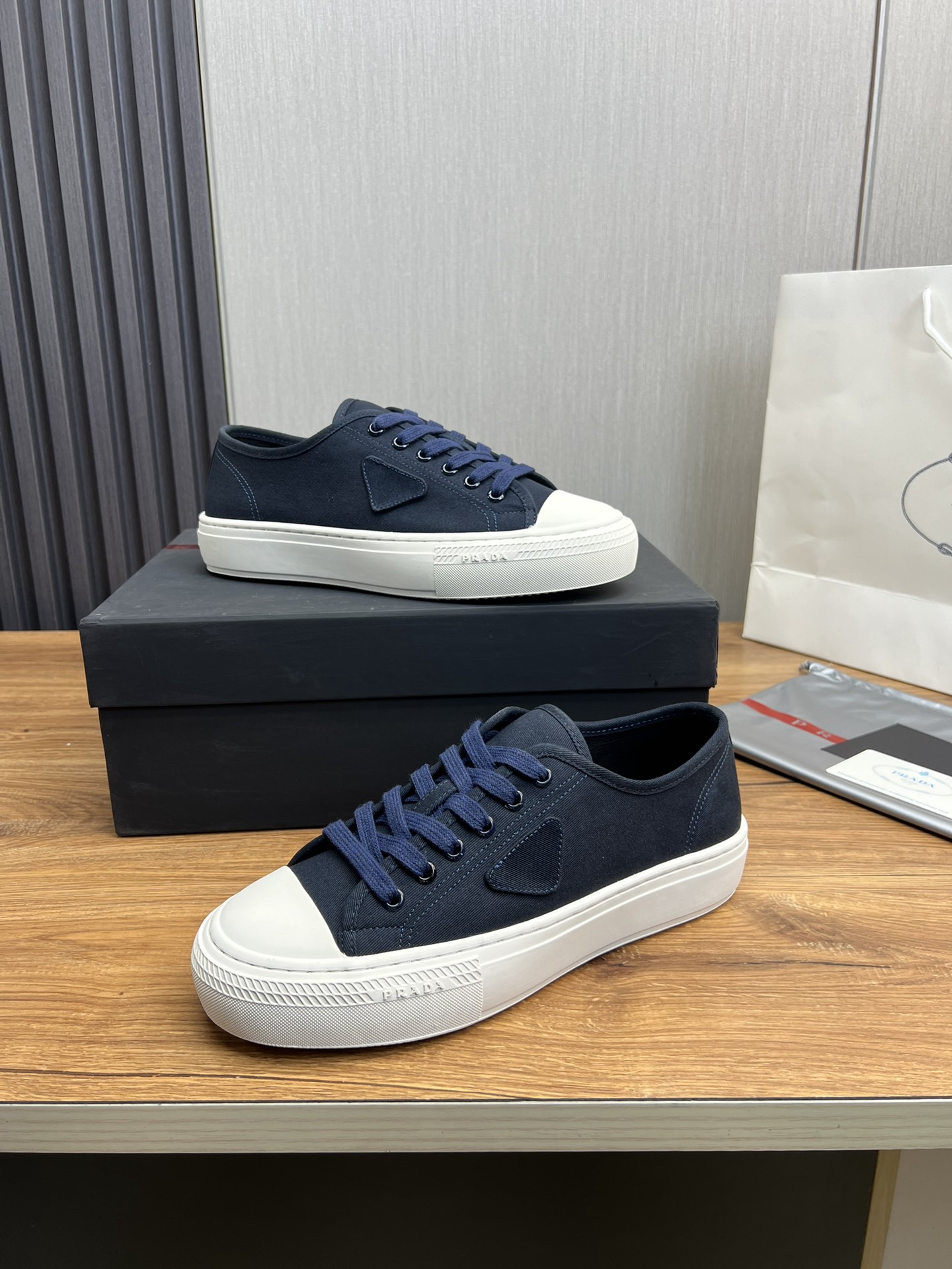 Women Men Top Quality P*rada shoes