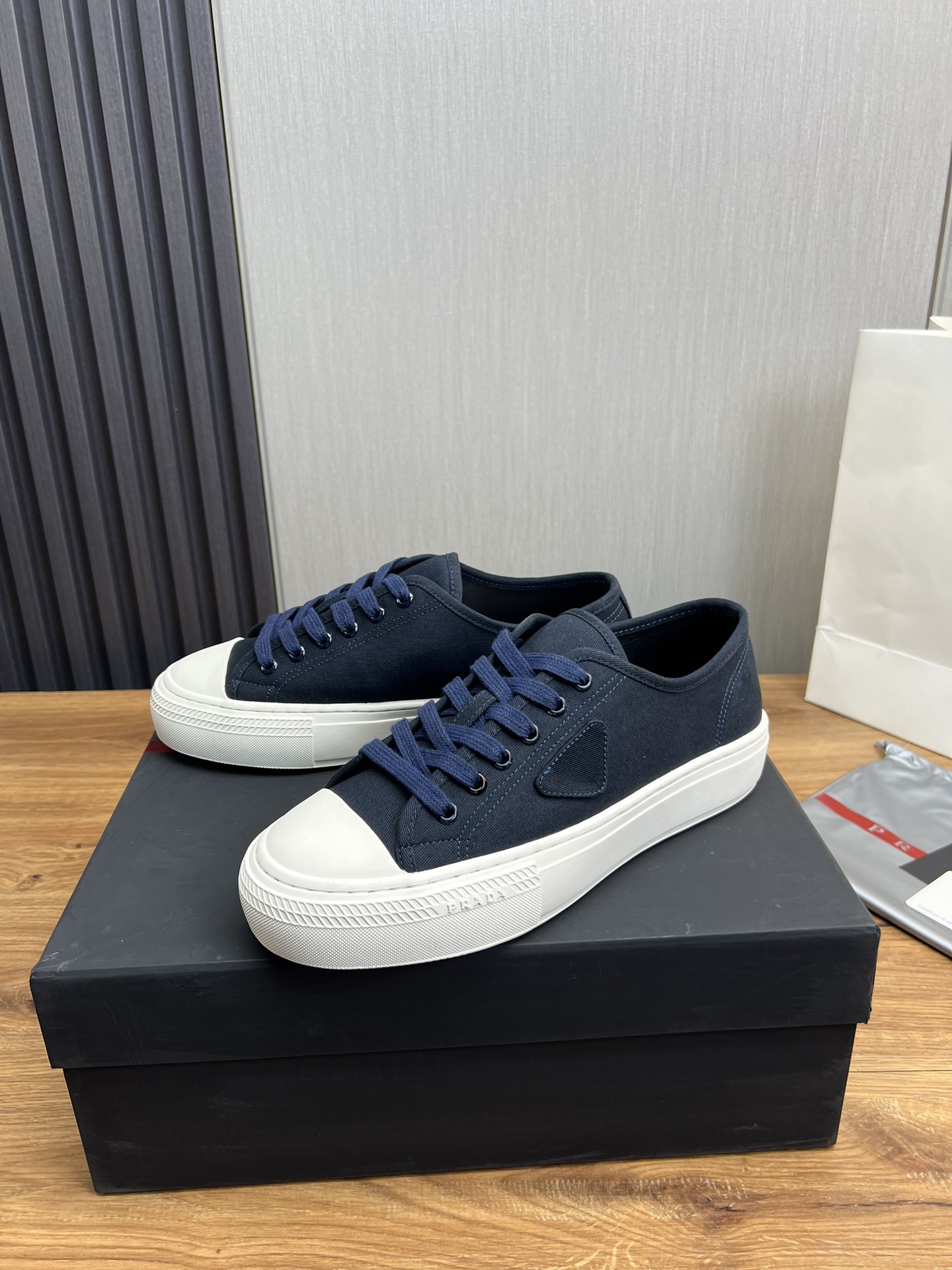 Women Men Top Quality P*rada shoes