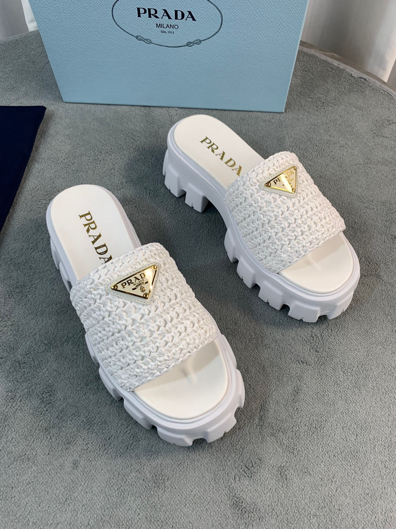 Women Top Quality P*rada shoes